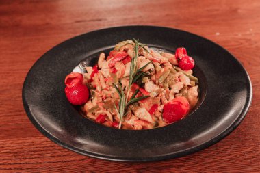 Lezzetli soslu lezzetli klasik İtalyan makarnası..