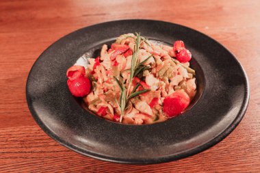 Lezzetli soslu lezzetli klasik İtalyan makarnası..