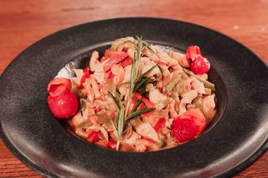 Lezzetli soslu lezzetli klasik İtalyan makarnası..