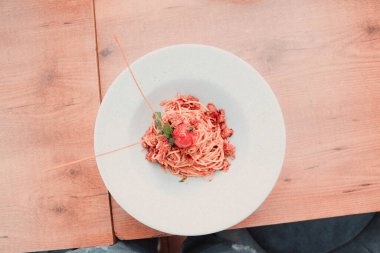 Lezzetli soslu lezzetli klasik İtalyan makarnası..
