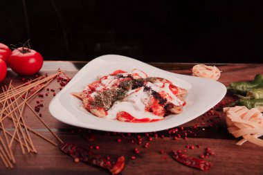 Lezzetli soslu lezzetli klasik İtalyan makarnası..