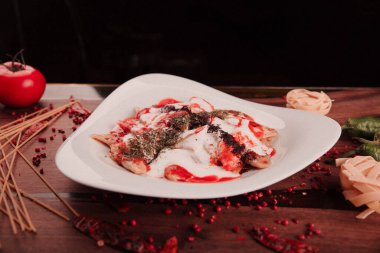 Lezzetli soslu lezzetli klasik İtalyan makarnası..