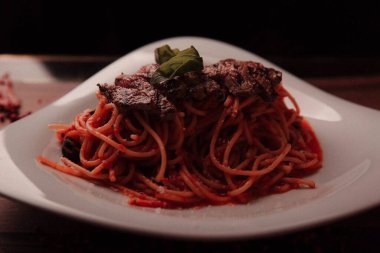 Lezzetli soslu lezzetli klasik İtalyan makarnası..