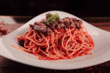 Lezzetli soslu lezzetli klasik İtalyan makarnası..