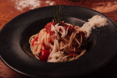 Lezzetli soslu lezzetli klasik İtalyan makarnası..