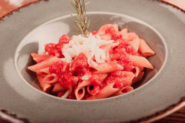 Lezzetli soslu lezzetli klasik İtalyan makarnası..