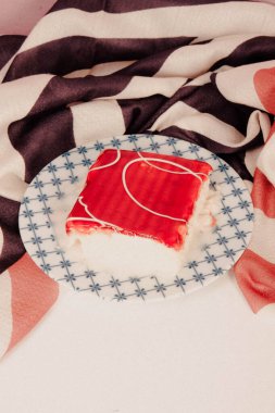 Masada lezzetli bir pasta var.