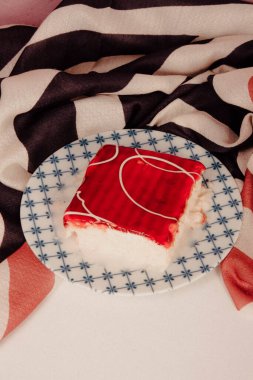 Masada lezzetli bir pasta var.