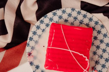 Masada lezzetli bir pasta var.