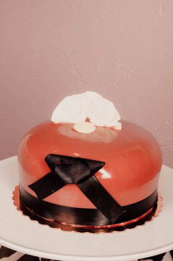 Masada lezzetli bir pasta var.