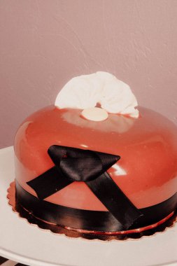 Masada lezzetli bir pasta var.