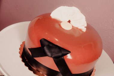 Masada lezzetli bir pasta var.