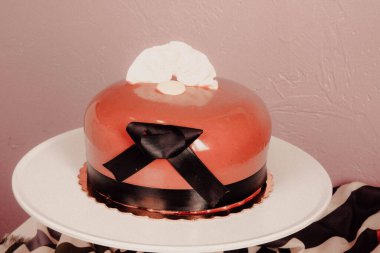 Masada lezzetli bir pasta var.