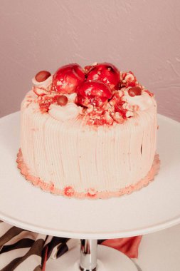 Masada lezzetli bir pasta var.