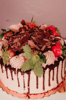 Masada lezzetli bir pasta var.