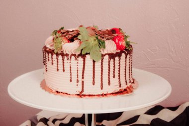 Masada lezzetli bir pasta var.