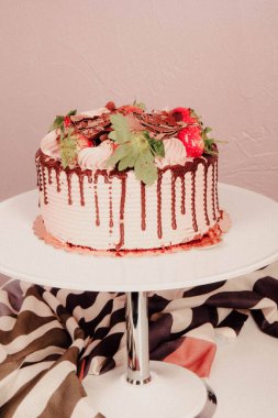 Masada lezzetli bir pasta var.