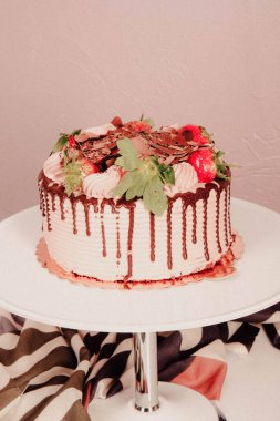 Masada lezzetli bir pasta var.