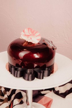 Masada lezzetli bir pasta var.