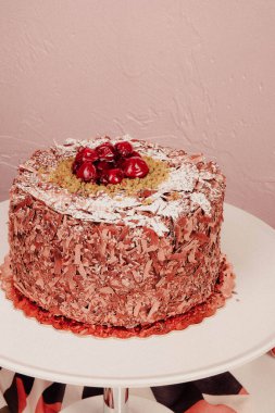 Masada lezzetli bir pasta var.