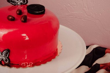 Masada lezzetli bir pasta var.