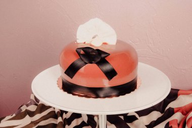 Masada lezzetli bir pasta var.