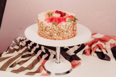 Masada lezzetli bir pasta var.