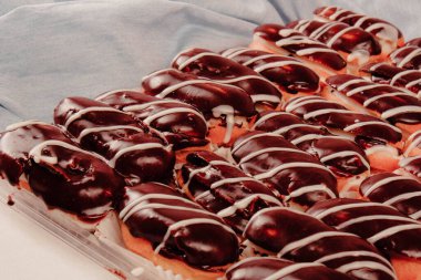 Masada lezzetli bir pasta var.