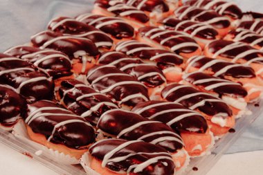 Masada lezzetli bir pasta var.