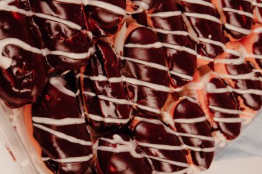 Masada lezzetli bir pasta var.