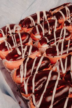 Masada lezzetli bir pasta var.