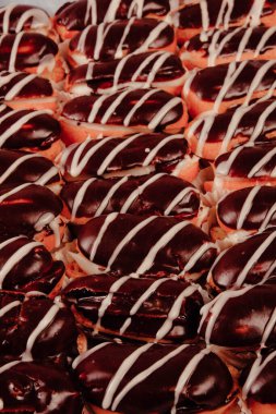 Masada lezzetli bir pasta var.