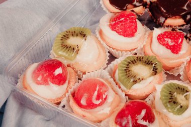 Masada lezzetli bir pasta var.