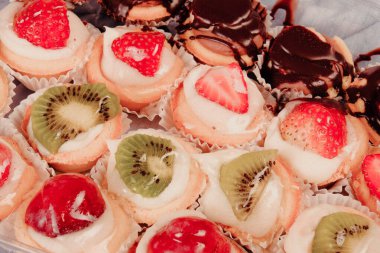 Masada lezzetli bir pasta var.