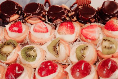 Masada lezzetli bir pasta var.