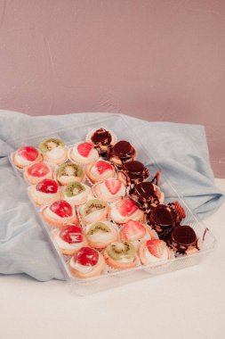 Masada lezzetli bir pasta var.