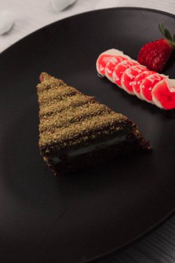 Masada lezzetli bir pasta var.  