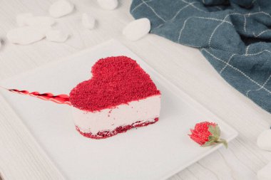 Masada lezzetli bir pasta var.  