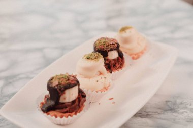 Masada lezzetli bir pasta var.  