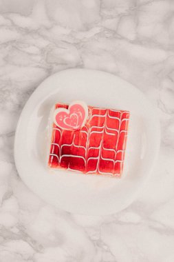 Masada lezzetli bir pasta var.