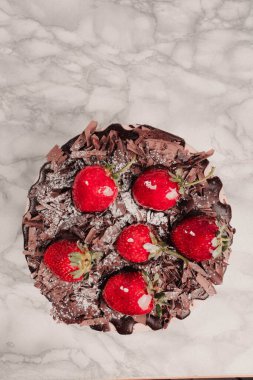 Masada lezzetli bir pasta var.