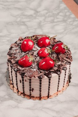 Masada lezzetli bir pasta var.