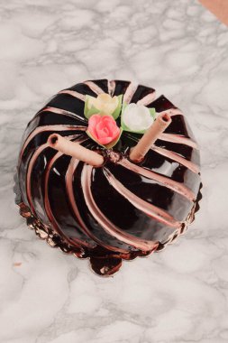 Masada lezzetli bir pasta var.