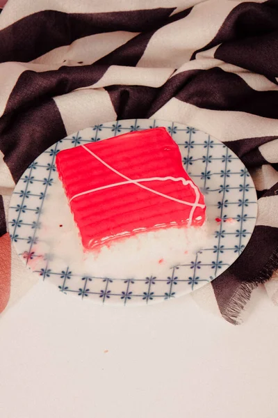 Tafel Mit Leckerem Kuchen Auf Dem Tisch — Stockfoto