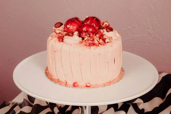 Masada lezzetli bir pasta var.