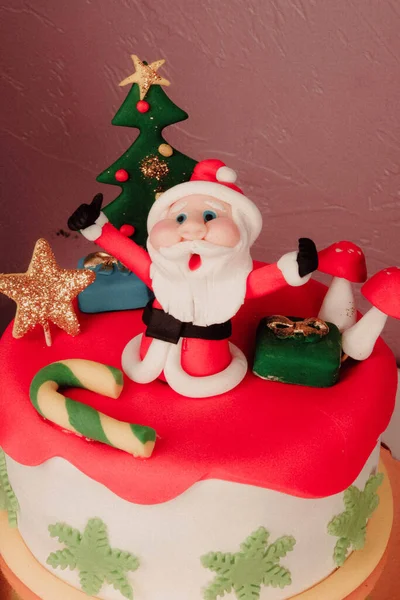 Plateau Avec Délicieux Gâteau Sur Table — Photo