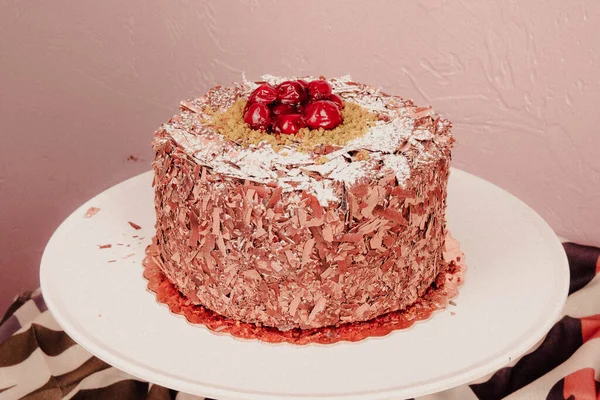 Masada lezzetli bir pasta var.