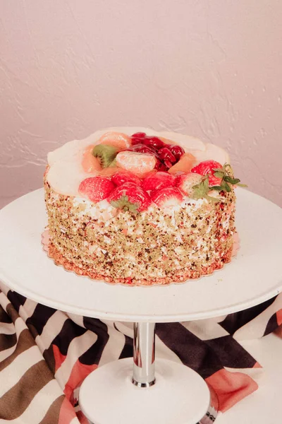 Masada lezzetli bir pasta var.