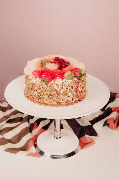 Masada lezzetli bir pasta var.