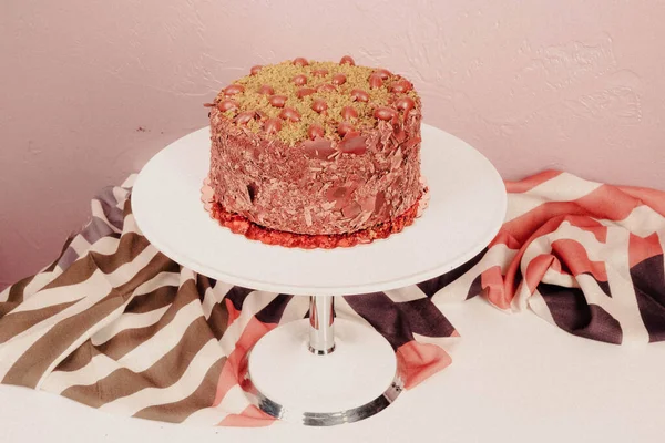 Masada lezzetli bir pasta var.